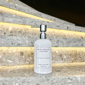 Sampont és tusfürdő adagoló palack, fújt műanyagból, nyomógombos kupakkal, Shengjie packaging