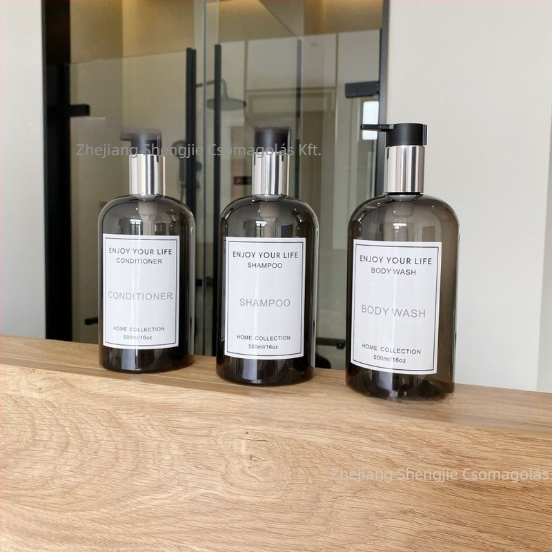 Ins-stílusú műanyag pumpás palack kozmetikai folyadékokhoz (sampon, testápoló, balzsam, kézfertőtlenítő, mosófolyadék) — PET anyag, PET blow molding gyártás, pumpás fedél, falvastagság 0.2–1 mm, 250–500 ml kapacitás, logó nyomtatás