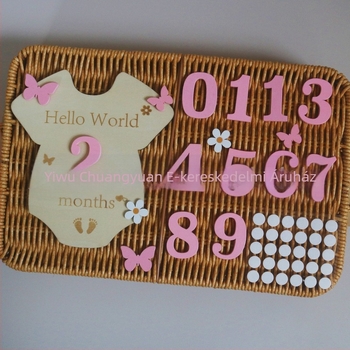 Fából készült baba mérföldkő hónapkártya fotó-emlék – Boxwood dísz