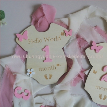 Fából készült baba mérföldkő hónapkártya fotó-emlék – Boxwood dísz