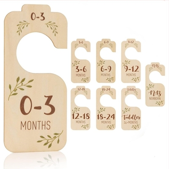 Kétszárnyú, fából készült babagardrób elválasztó a ruhák tárolásához, újszülöttől 24 hónapos korig; anyag: Boxwood; fa