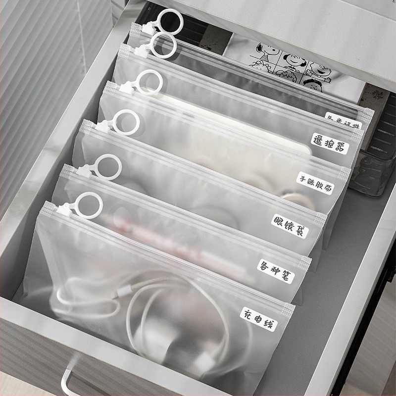 PVC kozmetikai táska, kocka alakú, többfunkciós, modell 016, modern és minimalista stílus