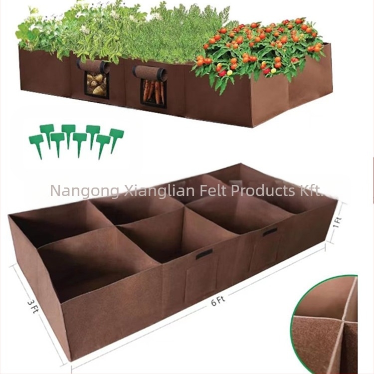 Ültetőzsák, nemszövött anyagból, lélegző és korrózióálló, padlóra állítható kivitelben, otthoni kertészkedéshez és erkélyi zöldségtermesztéshez.