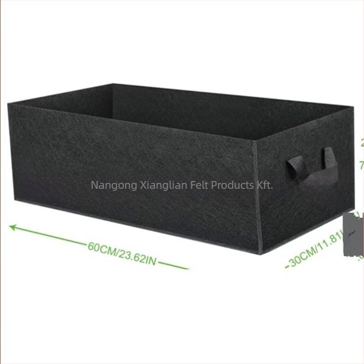 Ültetőzsák, nemszövött anyagból, lélegző és korrózióálló, padlóra állítható kivitelben, otthoni kertészkedéshez és erkélyi zöldségtermesztéshez.