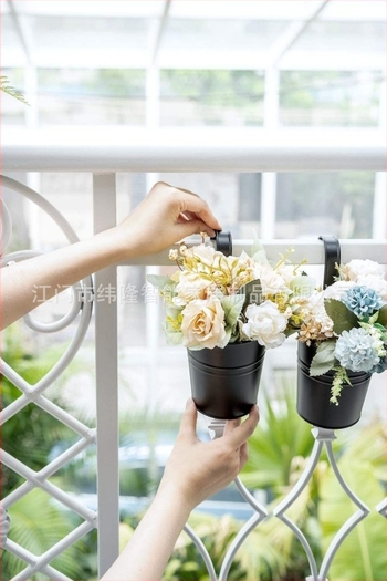 Virágtartó vasból, falra szerelhető és függő kivitel, galvanizált vas, porbevonatú felület