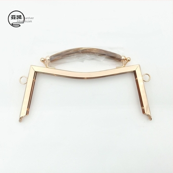 Poggyász fogantyúhoz tartozó alkatrész, csatt, modell 0045, anyag: vas, funkció: egyéb