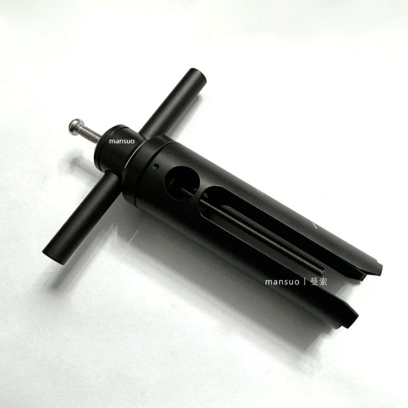 Moen Posi-Temp zuhanycső fürdőkádban és zuhanyzóban — alumínium, nyomáskiegyensúlyozott