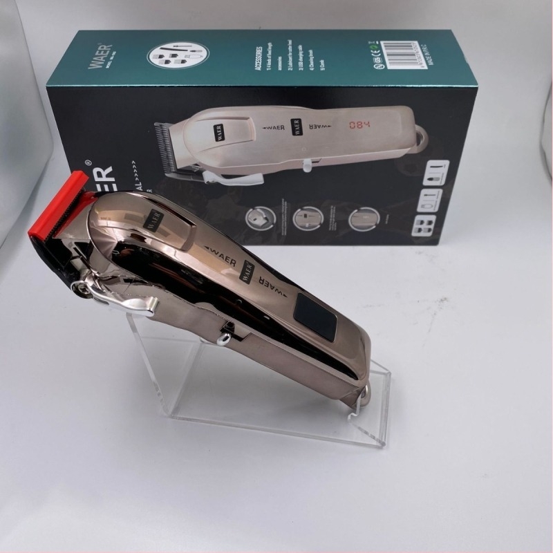 Újratölthető hajvágó készülék beépített akkumulátorral (300–500 mAh), üzemidő 1–3 óra, titánium ötvözetű vágófej, kefés motor, cserélhető és mosható vágófej