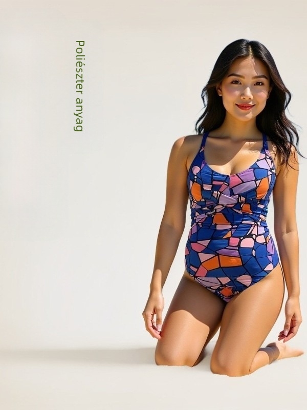 Női egyrészes fürdőruha; szexi, szoros fazon; mellkasbetéttel, acélbetét nélkül; poliészter anyag; poliészter bélés; ujjatlan