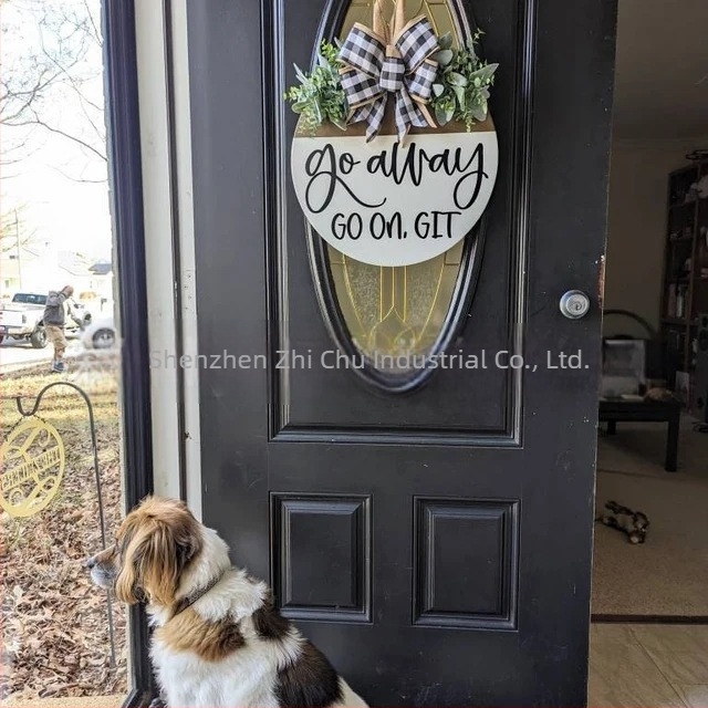 Fából készült ajtóplakett masnival és koszorúval – modern, minimalist dekoráció