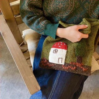 Kézzel készített gyapjú tote táska, motívummal erdőbeli gomba ház, street-trend stílus, nyitott felső