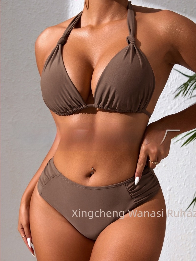 Háromszög alakú halter bikini felső mellpárnával - 80% nylon, 20% spandex; bélés: 95% poliészter, 5% spandex; egyszínű