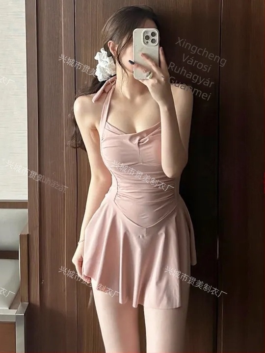 Női egyrészes fürdőruha szoknya-stílusú, mellpárnázással, hát nélküli, magas derekú, nejlon anyag 82% spandex