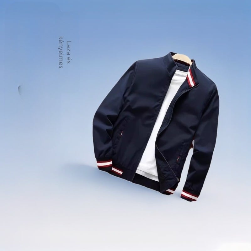 Férfi szabású laza kabát, oldalsó zsebek, cipzár előre, poliészter, minden évszakban