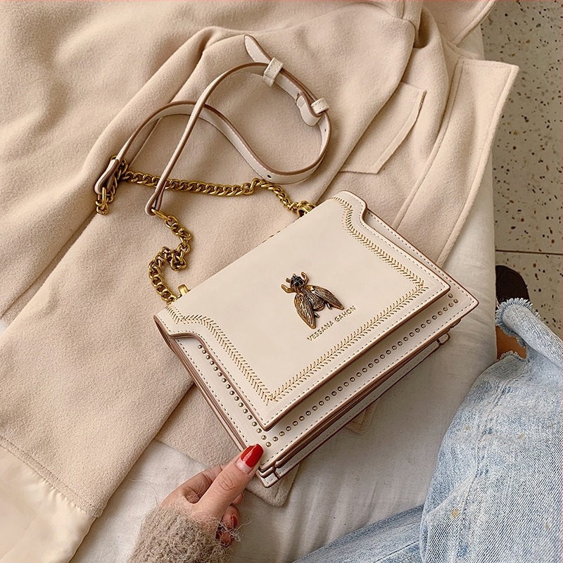 Crossbody négyzet alakú táska méh motívummal, PU bőr, mágneses zár