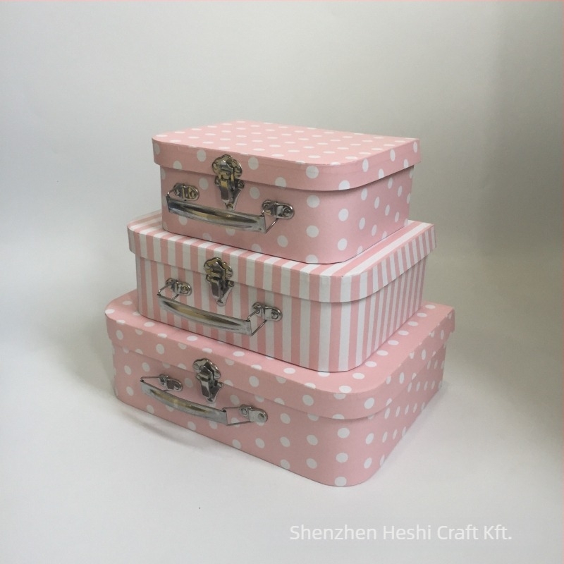 Esküvői ajándéktárgy doboz örök virággal – európai retro stílus, hordozható három darab bőrönd-készlet (modellek W9844–W9847) ajándékcsomagolással