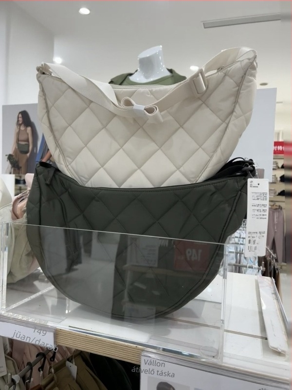 Uniszex keresztpántos táska, dumpling forma, rombusz quilt PU, poliészter bélés, kód 472785