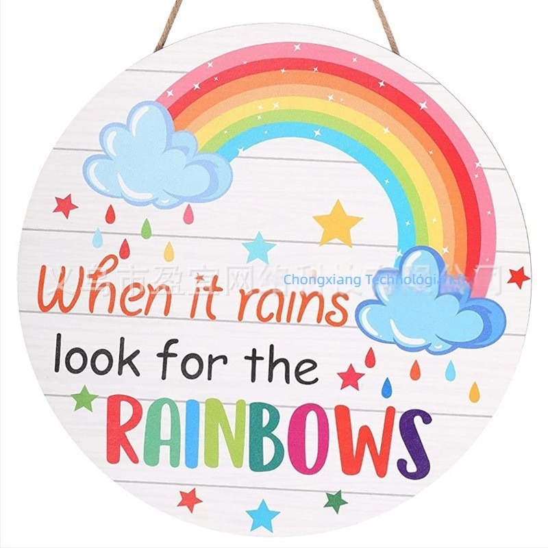 Fából készült kör alakú ajtóplakett gyerekeknek, szivárvánnyal, rajzfilmszerű stílus, nyomtatott kivitel, ajándékba kész