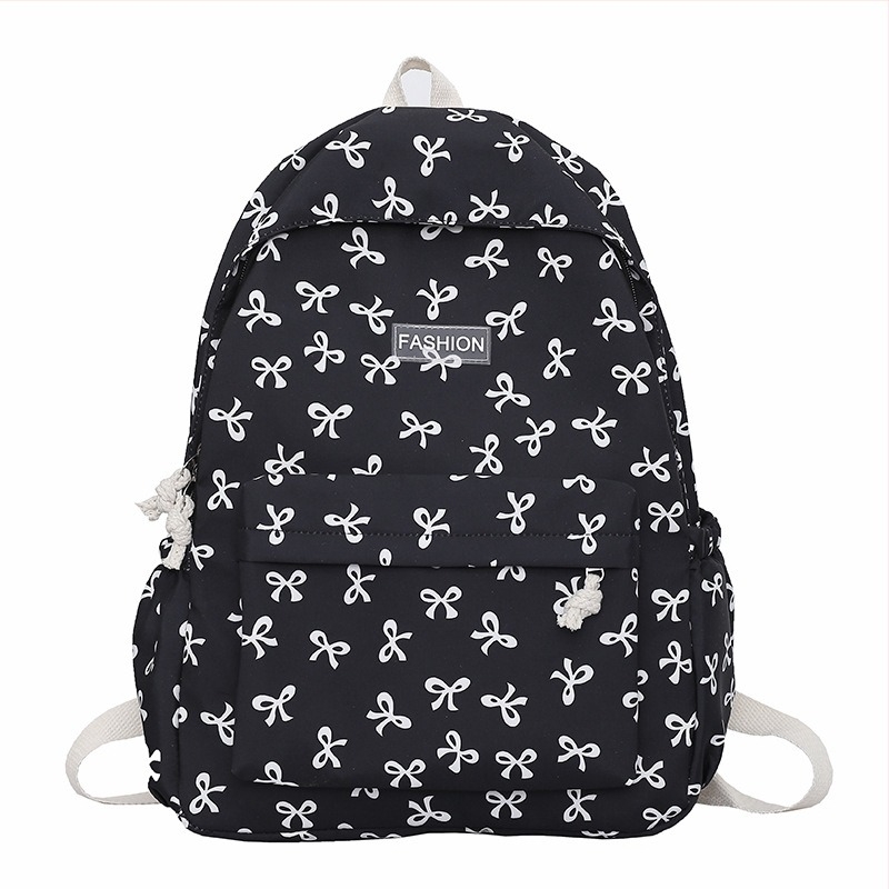 Nylon hátizsák bővíthető kivitelben, kapacitás kevesebb mint 20 L, 8 hüvelykes laptophoz illeszkedik, légpárnás vállpántokkal