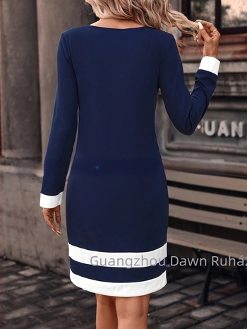 Bodycon ruha színblokkokkal, hosszú ujjú, kerek nyakú, poliészter