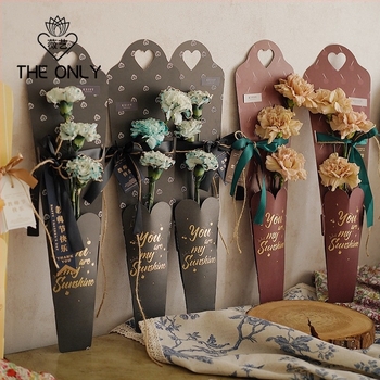 Wei Yi Kraft papír arany bronz felületű – szív mintás doboz egy virághoz való csomagolás, hordozható