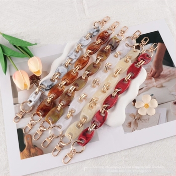 Akril lánc táskához – váll/crossbody kiegészítő, műanyag/gyanta, festett felület, kis és friss stílus, őszi 2024