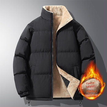 Férfi poliészter kabát fleece béléssel, álló gallérral, cipzáras záródással, lazán szabott, téli viselet.
