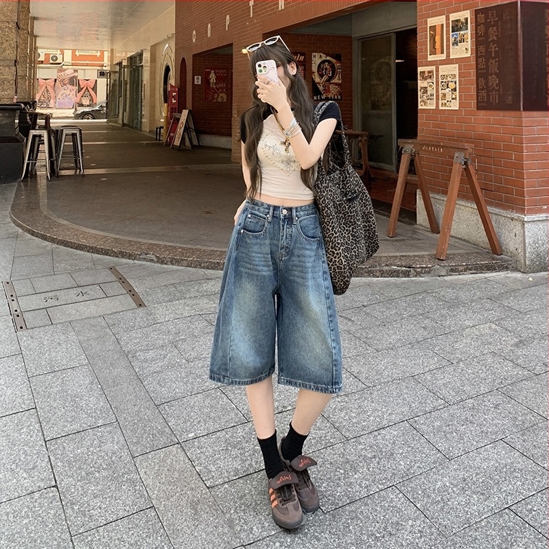 Női farmer capri nadrág denimből, magas derékkal, széles szárú, patchwork részlettel, nyár 2025
