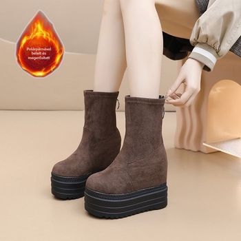 Bojtos csizma műplüss felsőrésszel, középmagasságú lábszár, kompozit talp, kerek orr, hátul cipzár