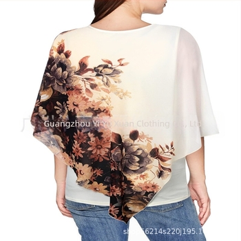 Chiffon anyagú felső nyomott mintával, laza szabás, kerek nyakú, bat-szárnyú ujjak, hossz 50–65 cm