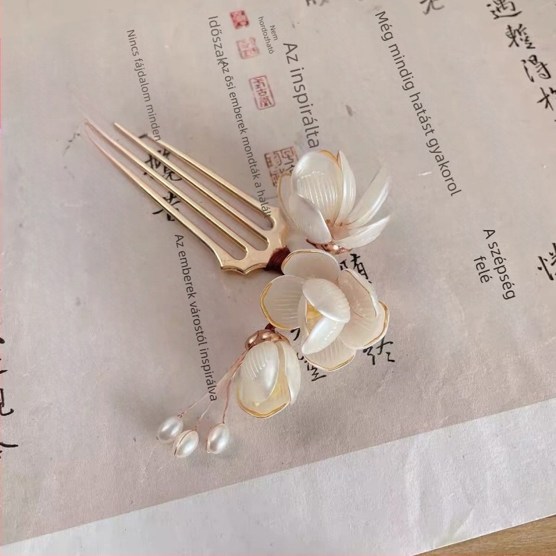 Magnolia hajkiegészítő: ötvözetből készült hajtű, édes stílus, virágos díszítés, kézzel készített, fesztiválra alkalmas