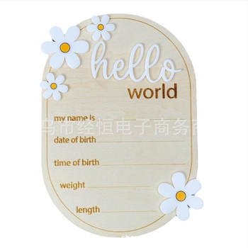 Hello World fából készült születési bejelentő tábla és a baba nevének felirata