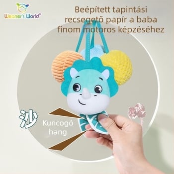 Puha plüss függő játék haranggal és csilingelő hanggal, rajzfilm állat motívummal, ideális a babaszobába, mózeskosárba vagy autósülésbe; elősegíti a korai érzékszervi és motoros fejlődést (látás, fogás, hallás) és a szülő-gyermek kommunikációt.