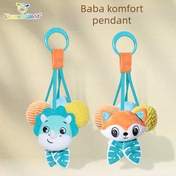 Puha plüss függő játék haranggal és csilingelő hanggal, rajzfilm állat motívummal, ideális a babaszobába, mózeskosárba vagy autósülésbe; elősegíti a korai érzékszervi és motoros fejlődést (látás, fogás, hallás) és a szülő-gyermek kommunikációt.