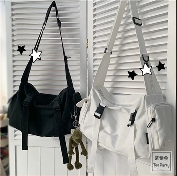 Tote táska – Urban Simplicity stílus, Nylon anyag, vízszintes négyzet alak, cipzár