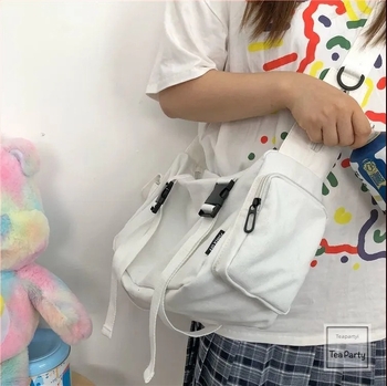 Tote táska – Urban Simplicity stílus, Nylon anyag, vízszintes négyzet alak, cipzár