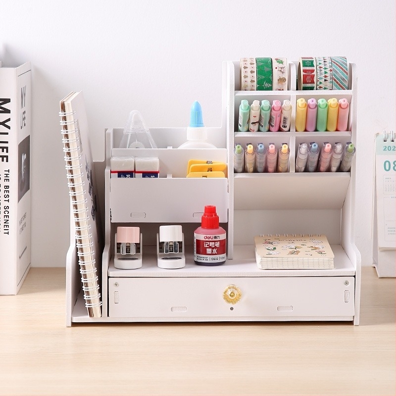 Többfunkciós íróasztali tolltartó ferde rekeszekkel és fiókkal – PVC fa-plasztik lemez konstrukció, Independent márka, Modell 2409060016