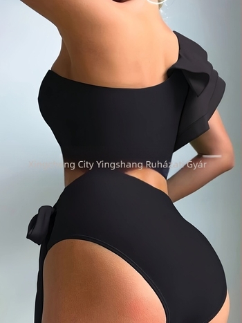 Két részes bikini diagonális vállpántokkal, magas derekú, párnázott felsőrész, Nylon anyag, poliészter bélés