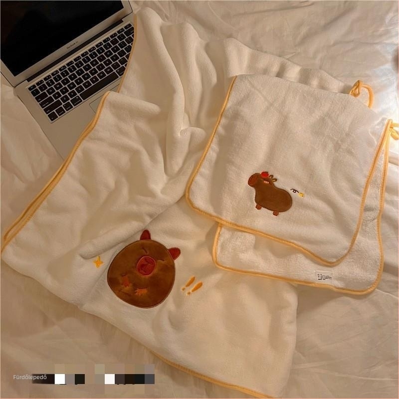 Longshen 2 részes fürdőtörölköző-készlet tengerimalac témájú, korál velúr, 150D, 300–400 g, hímzett karikatúra kapibara