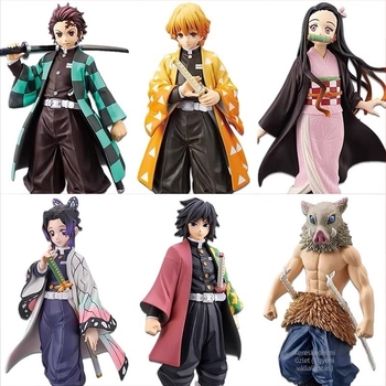 Demon Slayer ülő figura autó dekorációhoz – műanyag; színes dobozos csomagolás; 0–3 éveseknek; 3C kategória: 14+ játékok