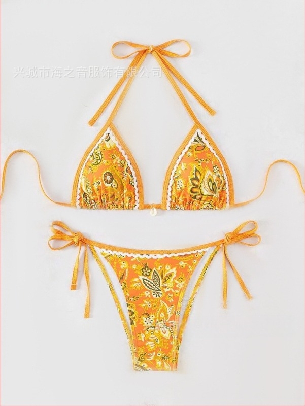 Kétrészes csíkos bikini készlet melltámaszokkal, magas derekú, nyitott hátsó – poliészter