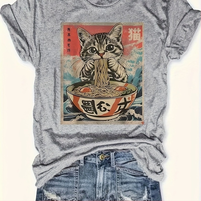 Pamut póló retró anime macska ramen evés mintával, kerek nyakú, rövid ujjú, laza szabás