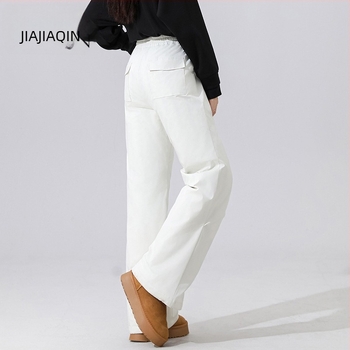 Női cargo nadrág téli, egyenes szabású, magas derekú, 95% poliészter anyagú, fehér kacsa pehely töltet