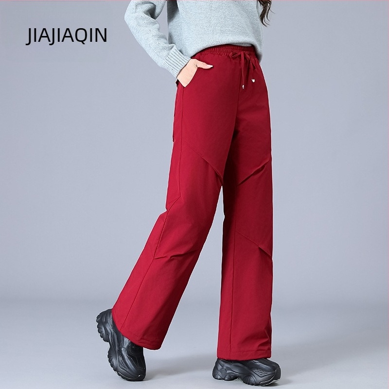 Női cargo nadrág téli, egyenes szabású, magas derekú, 95% poliészter anyagú, fehér kacsa pehely töltet