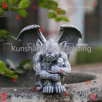 Kerti szörny figura gyantából — modern minimalista stílus; márka Gong Gong; kategória: gyanta kézműves termékek; anyag: természetes gyanta; anyag típusa: műanyag, gyanta