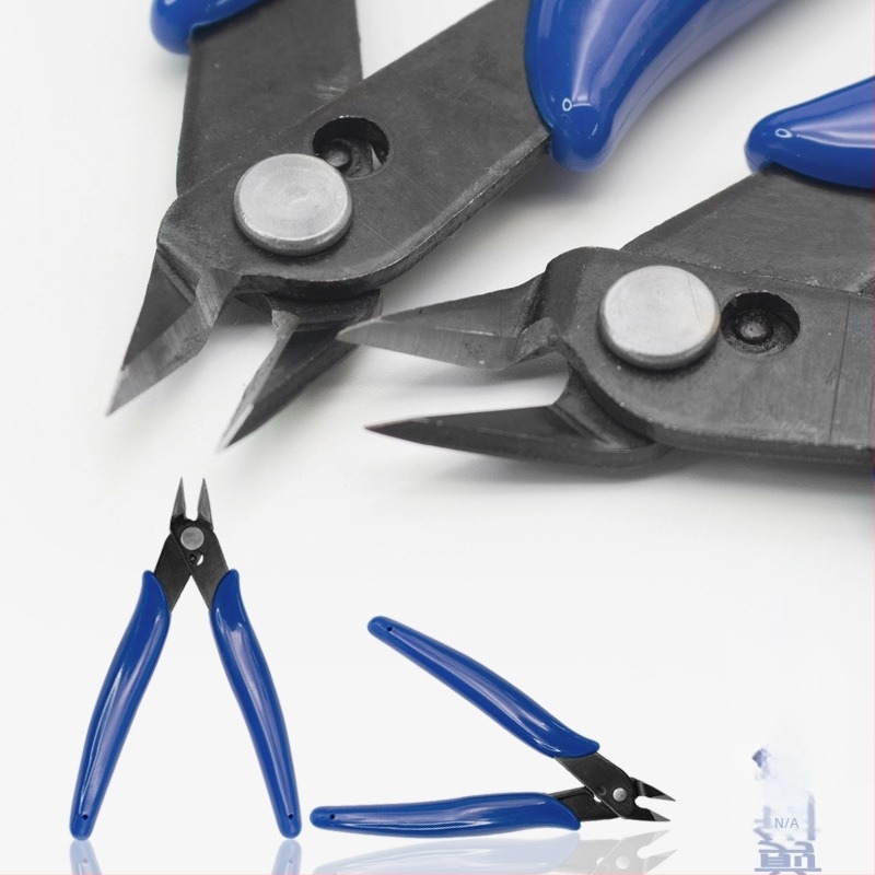 Modellezéshez diagonális vágófogó PVC-markolattal, tömeg 58 g, teljes hossz 130 mm, állkapocs hossza 95 mm