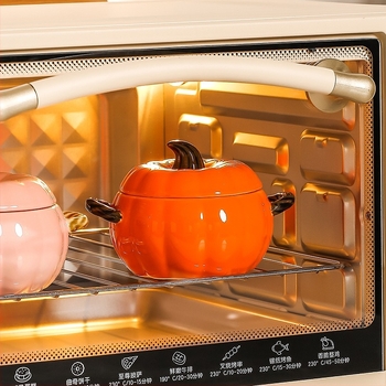 Tök mintás porcelán levesestál fedővel, kör alakú, dupla füllel, mikrohullámú sütőben használható