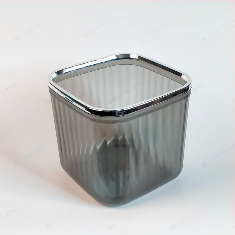 Műanyag asztali kuka nyomógombos fedéllel, négyszögletes alakú, kapacitás 4 L alatt, háztartási használatra