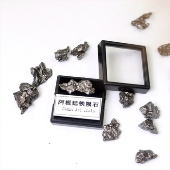 Campo medál olivin meteoritból, vas meteorit, geometriai forma, mintadarab ajándék