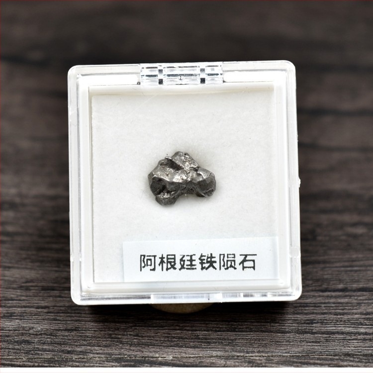 Campo medál olivin meteoritból, vas meteorit, geometriai forma, mintadarab ajándék